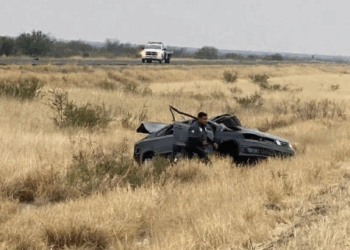 Exjefa de enfermeras fallece en volcadura.