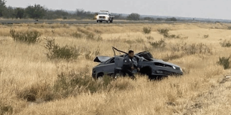 Exjefa de enfermeras fallece en volcadura.