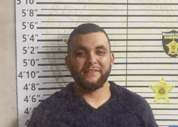 Óscar Gallegos fue detenido por agentes del sheriff tras ser denunciado por la dueña del inmueble.