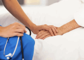 Reforma al artículo 4° reaviva discusión sobre derecho a la muerte digna.