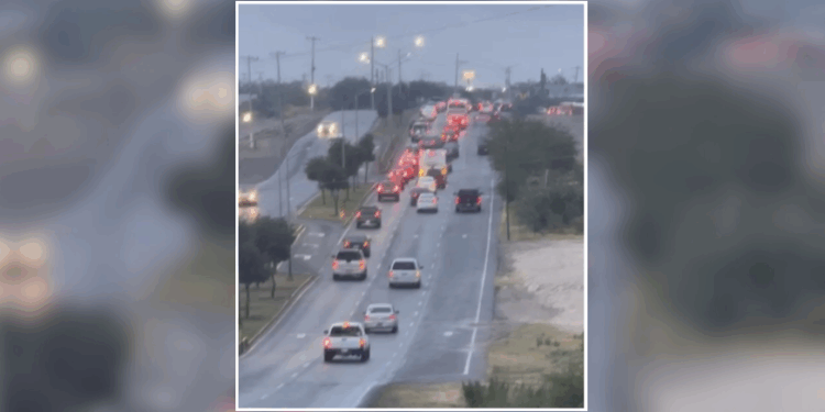 Inundación reciente expone falta de estudio pluvial en obra de tienda Merco.