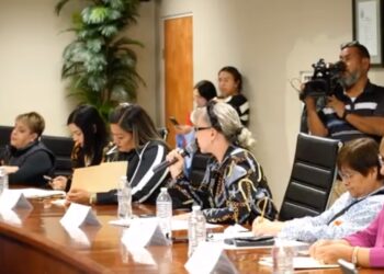 Regidora Marisol Guajardo reclama respeto al alcalde en plena sesión.