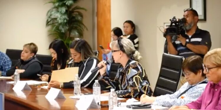 Regidora Marisol Guajardo reclama respeto al alcalde en plena sesión.