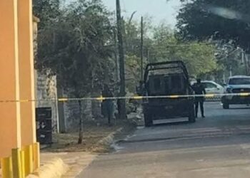 Dos hombres fueron arrestados y enfrentan cargos por delitos contra la salud.