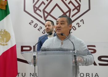 Asesor jurídico muestra acuse de recibo, pero evita precisar origen del procedimiento.