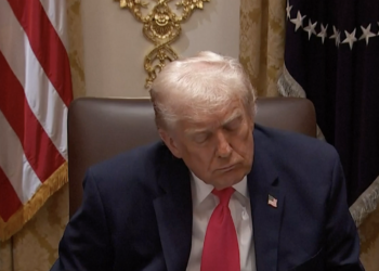 Nuevo episodio de somnolencia de Trump sacude a Washington.