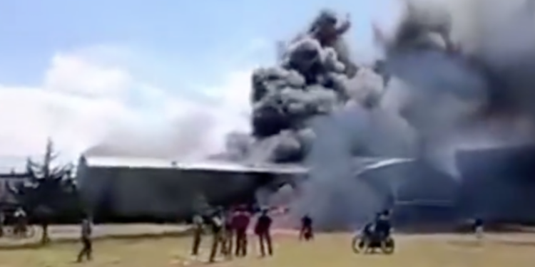 Cae jet privado cerca del Aeropuerto Internacional de Toluca.