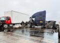 Dos heridos deja colisión de tráileres cerca de la carretera 277.