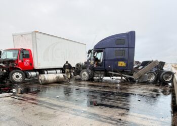 Dos heridos deja colisión de tráileres cerca de la carretera 277.