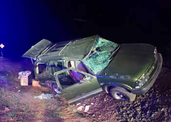 Blazer se vuelca varias veces en Maverick; cinturón evita tragedia.