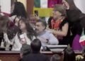 Protagonizan riña en pleno Congreso de la Ciudad de México.