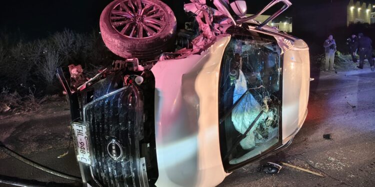 Joven provoca aparatosa volcadura en el libramiento Sur Poniente.