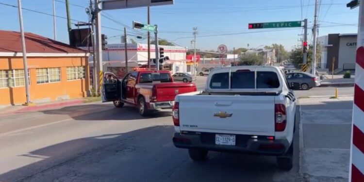 Explosión por fuga de gas alarma a empleados de restaurante en Piedras Negras.