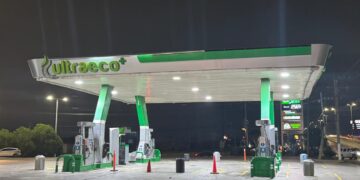Gasolinera permanece sin servicio ni personal.