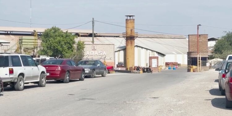 Reubicar empresas “es complicado”, pero a vendedores los sacan de inmediato.