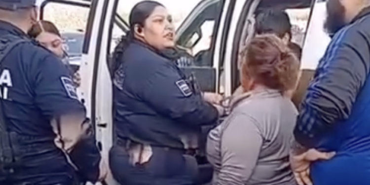 Padres denuncian abuso policial tras atropello de adolescente por patrulla.