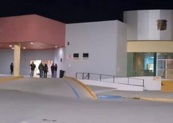 Trasladan de urgencia a joven por presunta intoxicación.