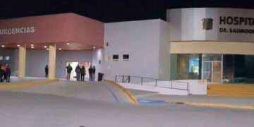 Trasladan de urgencia a joven por presunta intoxicación.