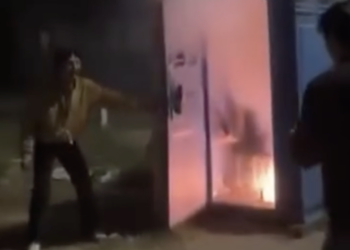 Con cuetes causan daños en propiedad privada en el sector Tecnológico.