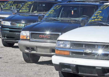 Gobierno federal canceló programa de autos chocolate a partir de este año.