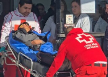 Hombre sufre intoxicación por brasero y convulsiona en dispensario.