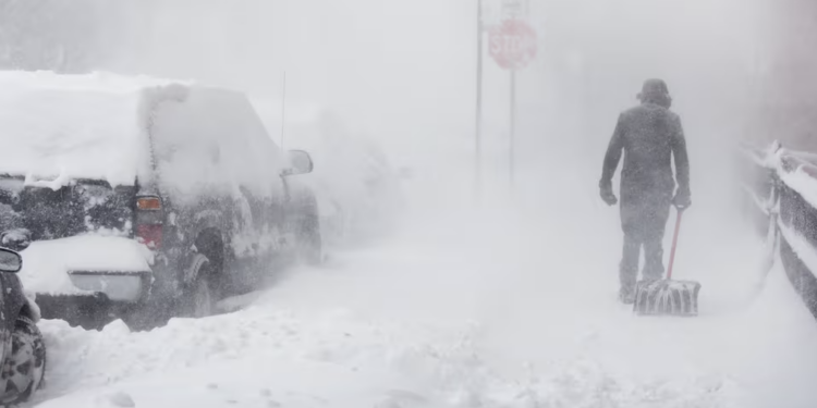 Tormenta invernal deja 29 muertos y paraliza gran parte de Estados Unidos.