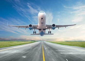 México descarta cambios en su espacio aéreo tras aviso de la FAA.