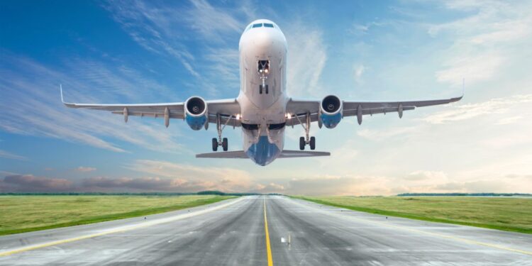 México descarta cambios en su espacio aéreo tras aviso de la FAA.