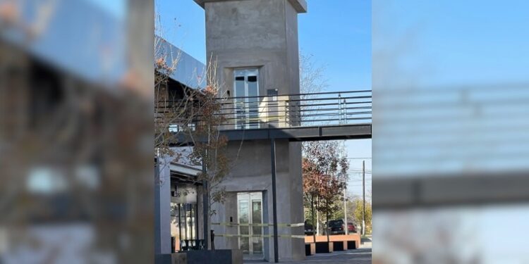 Nueve mujeres quedaron atrapadas en elevador de plaza Punto Tec.