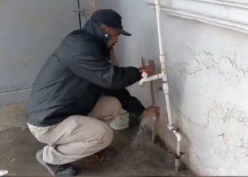 Ciudadanía protege tuberías y evita daños mayores durante bajas temperaturas.