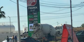 Segundo retorno frente a gasolinera se construye con concreto de la empresa de los padres de Jacobo.