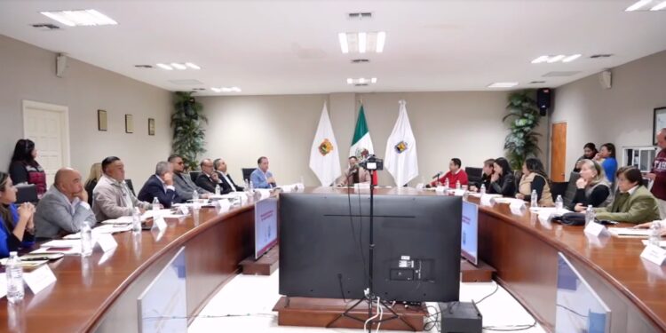 Juan Carlos Álvarez mencionó a la empresa Arcco durante discusión por finanzas municipales.