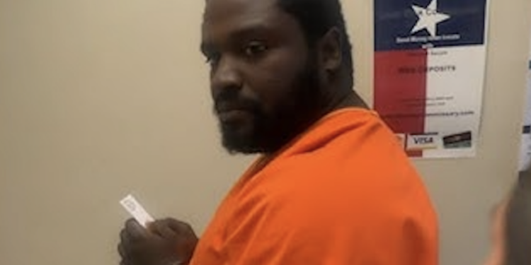 Acusado de doble homicidio será presentado ante corte de Maverick.