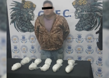 Interceptan tractocamión con droga en la federal 57.