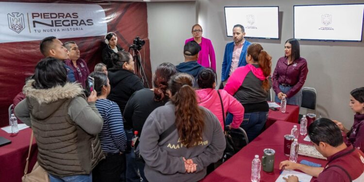 Jacobo reprochó ausencia de Simas en sus programas, pero evita explicar por qué no invita Menera a las conferencias matutinas.