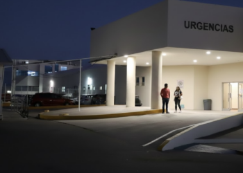 Atienden a niño tras ingerir solvente en su vivienda.