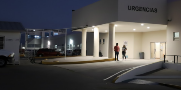 Atienden a niño tras ingerir solvente en su vivienda.