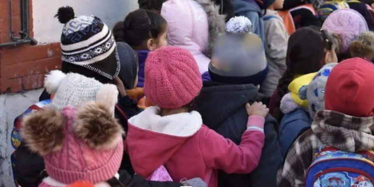 Secretaría de Educación suspende clases por frío extremo.