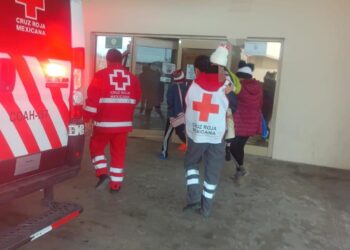 Menores y su madre fueron hospitalizados tras inhalar gas en su vivienda.
