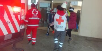 Menores y su madre fueron hospitalizados tras inhalar gas en su vivienda.