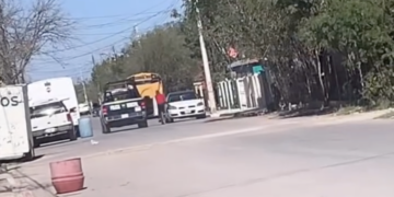 Captan en video nueva agresión de policías, ahora contra un ciclista.