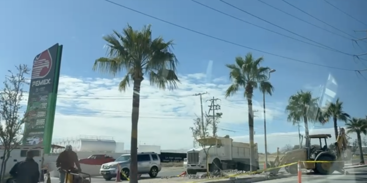 Abren nuevo retorno vehicular frente a gasolinera en Pérez Treviño.