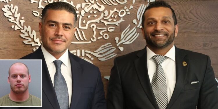 El secretario de Seguridad y Protección Ciudadana, Omar García Harfuch; y el director del Buró Federal de Investigación (FBI), Kash Patel. En el recuadro Ryan James Wedding.