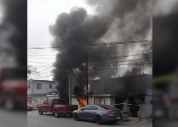 Bomberos sofocaron el fuego en una vivienda de la colonia Central; no hubo personas lesionadas.