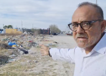 Juan Carlos Hernández durante recorrido en el sector Año 2000.