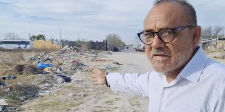 Juan Carlos Hernández durante recorrido en el sector Año 2000.