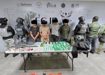 Operativo en Tayahua dejó cuatro detenidos y armamento asegurado.