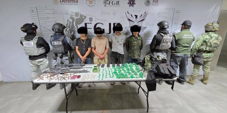 Operativo en Tayahua dejó cuatro detenidos y armamento asegurado.