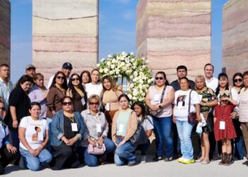 La presidenta y el gobernador de Coahuila recorrieron el mausoleo en memoria de los 65 mineros.