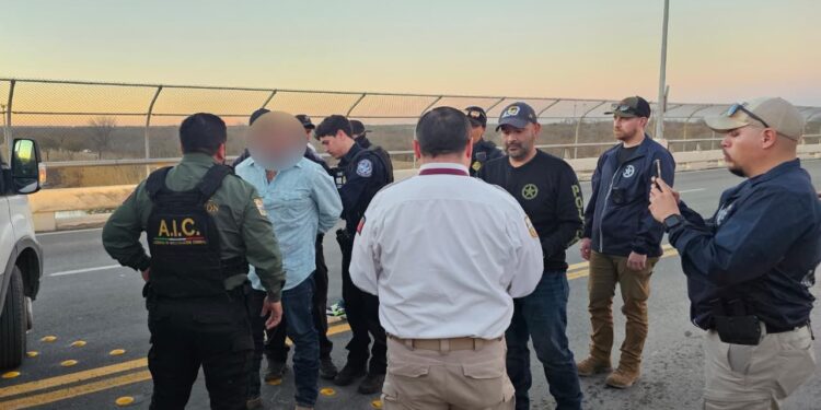 Autoridades realizaron la entrega en el Puente Internacional Acuña–Del Río.